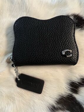 Coachtopia Black Pebbled Leather Zip around wavy wallet